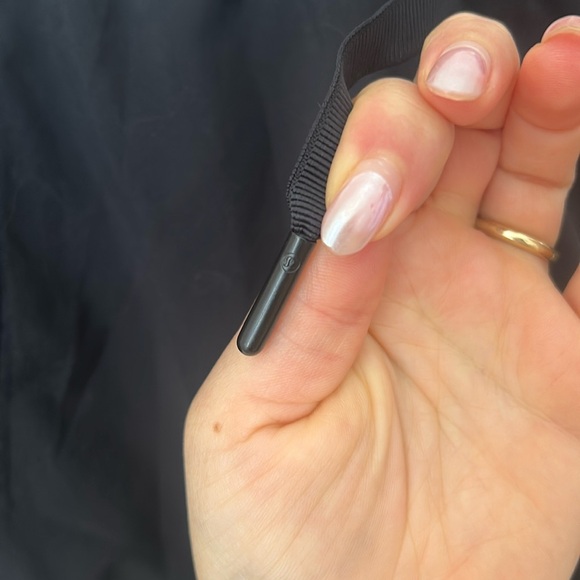 Lululemon Hotty Hot Low Rise Shorts size 10 Black 2.5 inch inseam - Picture 2 of 9